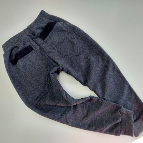 spodnie-joggery-grafit-melanz-mimi-tyl