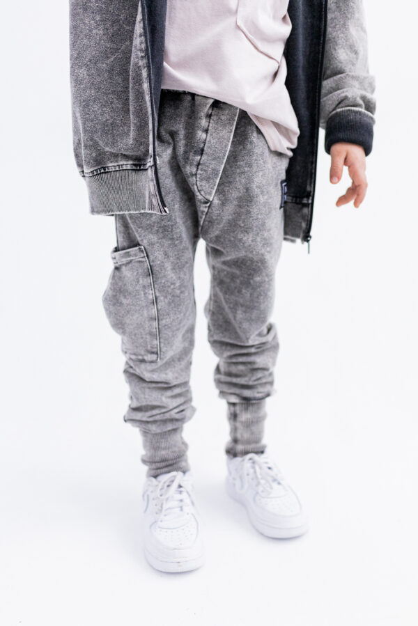 SPODNIE BOJÓWKI JEANS BLACK NUNU